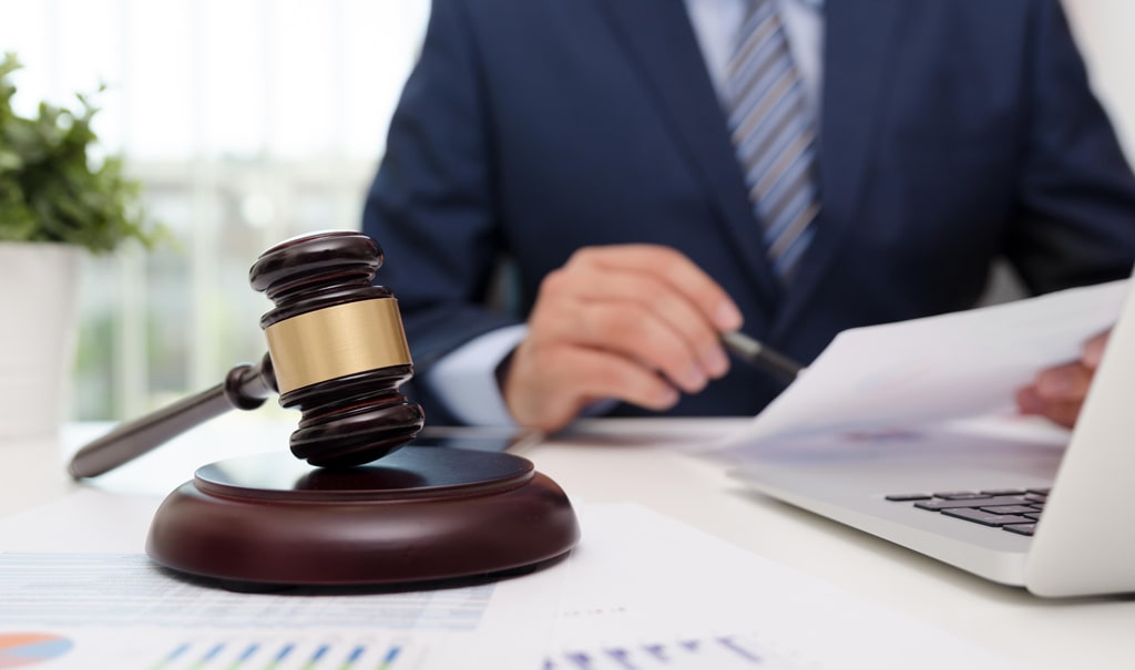 وکیل تلفنی خوب می‌داند هر تماس می‌تواند پرونده‌ای بزرگ باشد - تیم وکلای کارپردازان